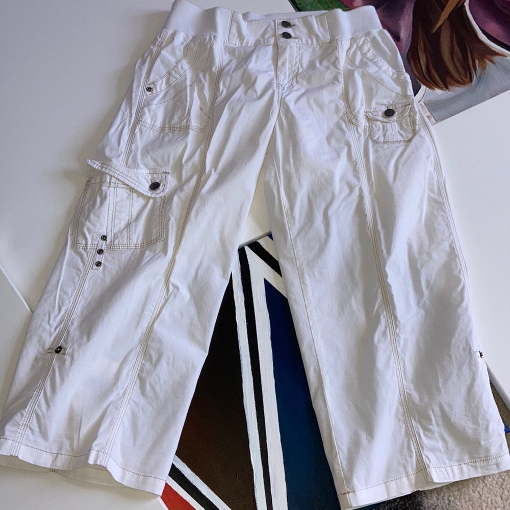 Adjustable capris.